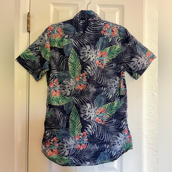 IZOD Saltwater Relaxed Classics Hawaiian Shirt | Size Small - Picture 2 of 8